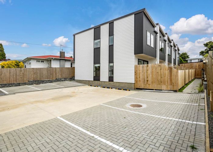  at 3/36 Tiroroa Avenue, Te Atatu South, Waitakere City, Auckland