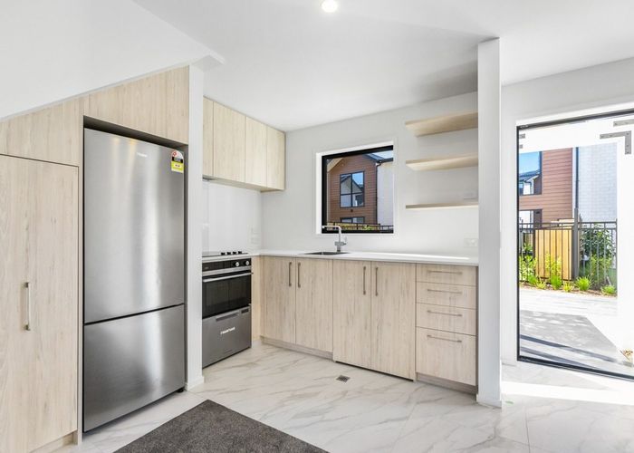  at 5/172 Don Buck Road, Massey, Waitakere City, Auckland