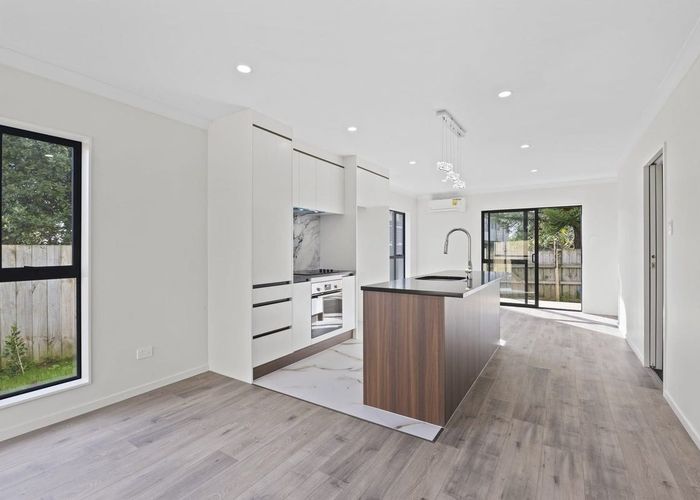  at 2/543 Massey Road, Mangere, Manukau City, Auckland