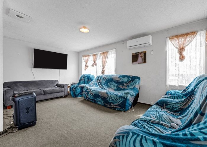  at 1 Becker Drive, Weymouth, Manukau City, Auckland