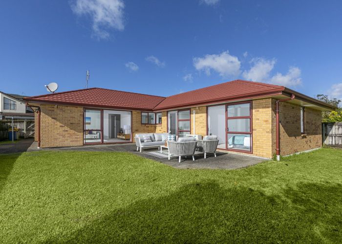  at 10 Marbella Crescent, Oteha, Auckland