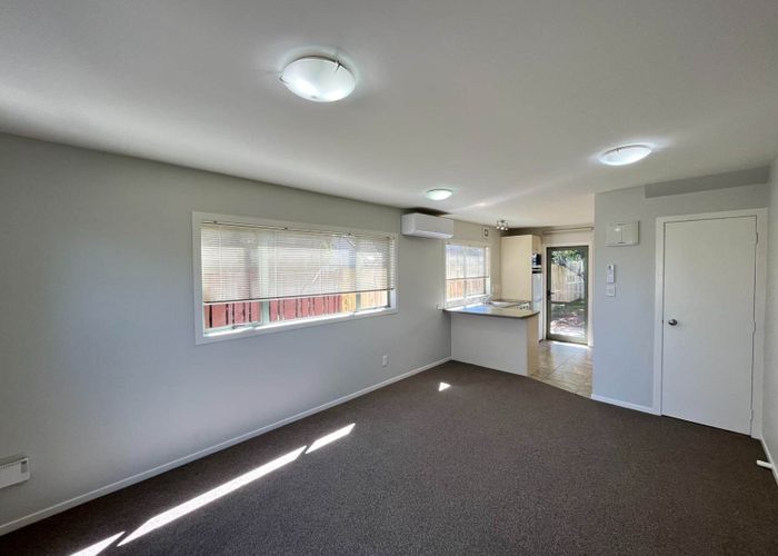  at 8A Lilian Place, Farm Cove, Manukau City, Auckland