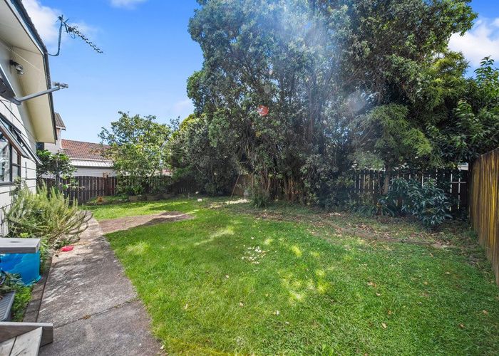  at 2/397 Roscommon Road, Clendon Park, Manukau City, Auckland