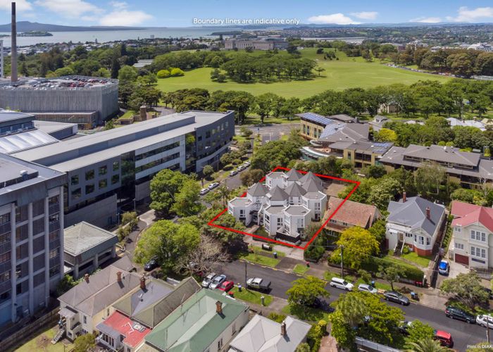  at 5J Boyle Crescent, Grafton, Auckland