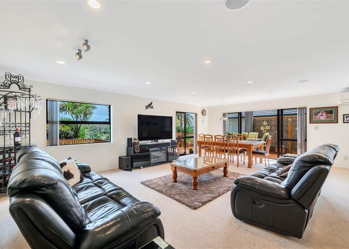  at 15 Leafield Crescent, Henderson, Auckland