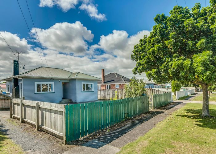  at 1/5 Walter Street, Mangere East, Auckland