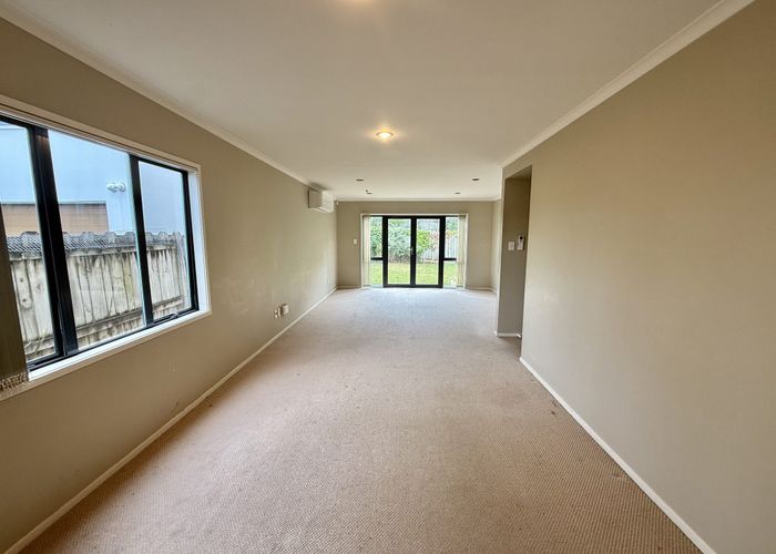  at 4 Vicente Place, Oteha, North Shore City, Auckland