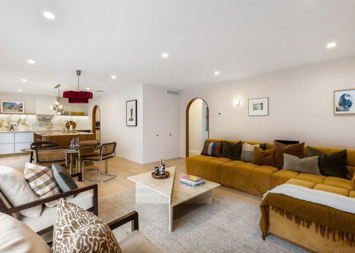  at 2/11 Smale Street, Point Chevalier, Auckland