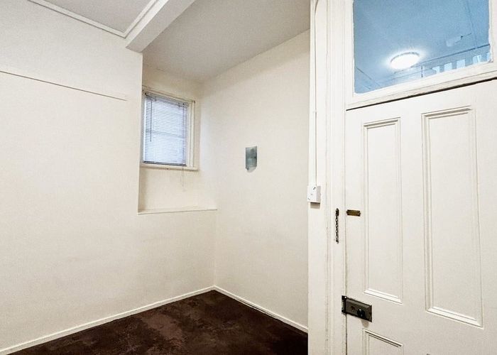  at Bottom Flat/33 Hankey Street, Mount Cook, Wellington, Wellington