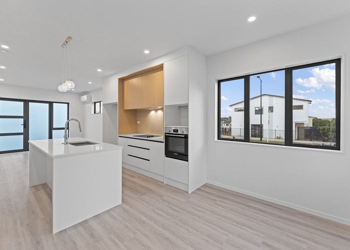  at 35 Whiteywood Street, Westgate, Waitakere City, Auckland