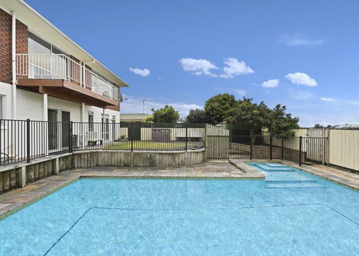  at 16 Resthill Crescent, Glenview, Hamilton