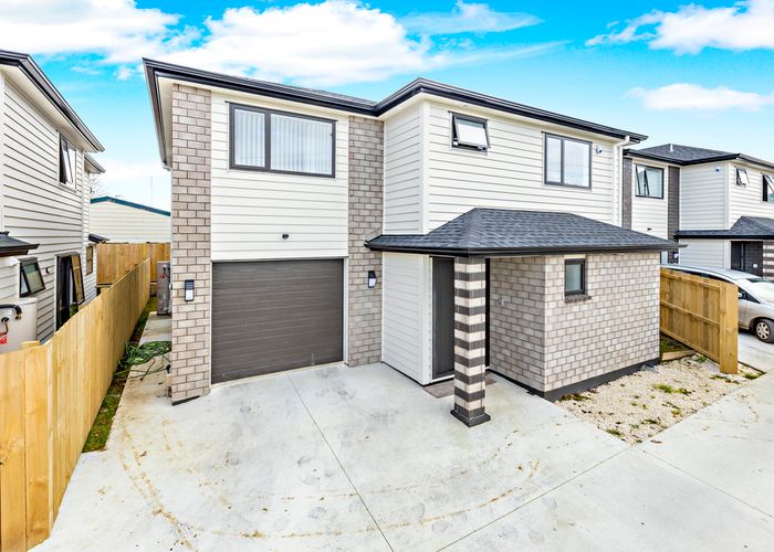  at 2/7 WAIARI RD, CONIFER GROVE, Auckland