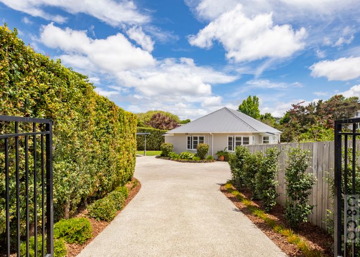  at 5 Norglen Lane, Riverhead, Riverhead