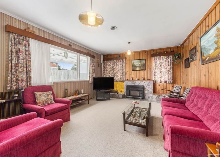  at 8 Roberts Road, Glenfield, North Shore City, Auckland