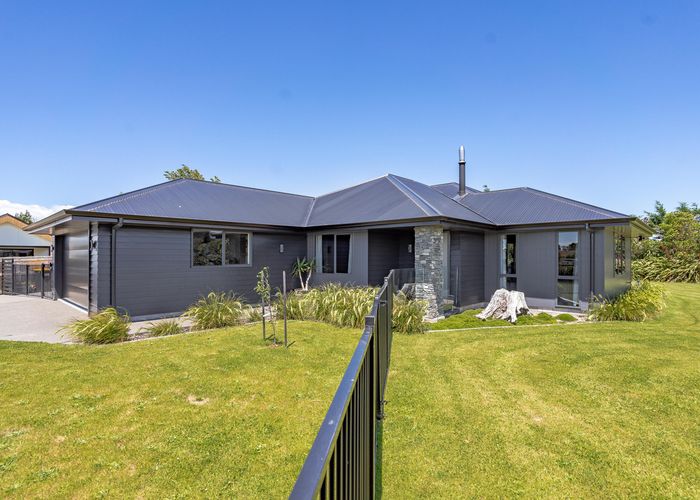  at 20 Mill Grove, Clareville, Carterton