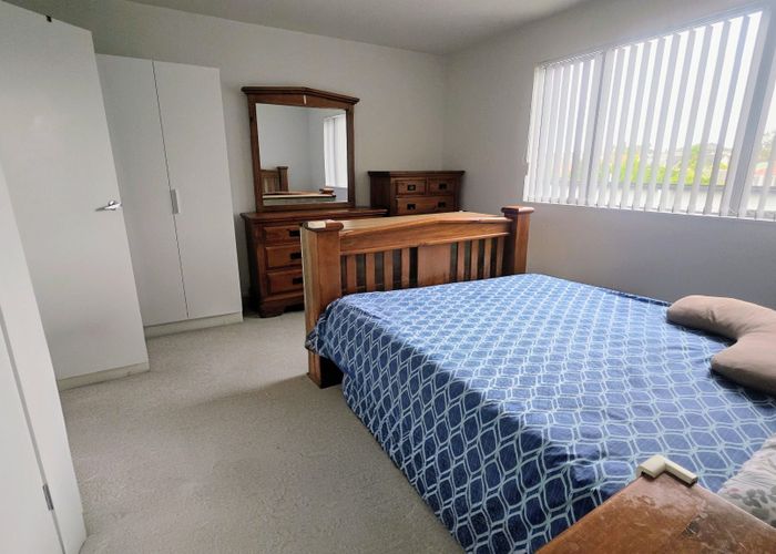  at 2/1 Matuhi Rise, Henderson, Waitakere City, Auckland