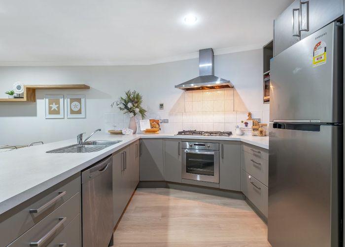  at 5 Tongariro Drive, Aotea, Porirua, Wellington