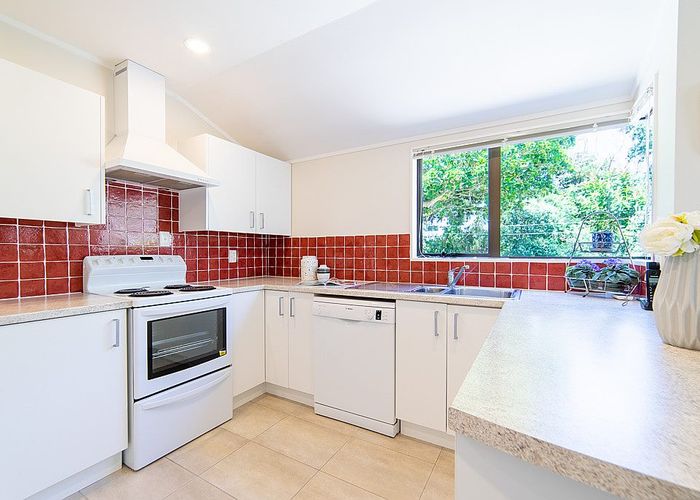  at 2/20 Nile Road, Milford, Auckland