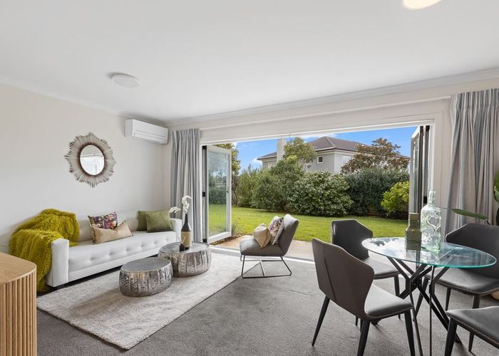  at 2/133 Shakespeare Road, Milford, Auckland