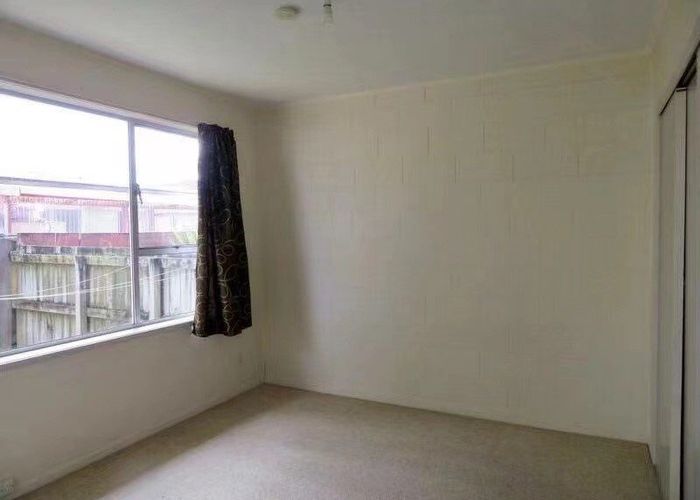  at 1/96 Chivalry Road, Glenfield, North Shore City, Auckland