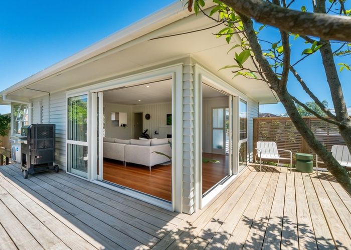  at 33a Exmouth Road, Northcote, North Shore City, Auckland