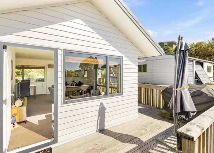  at 5A Kemp Road, Massey, Waitakere City, Auckland