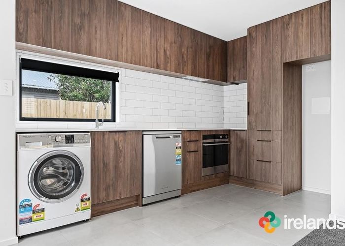  at 2/135 Hills Road, Edgeware, Christchurch
