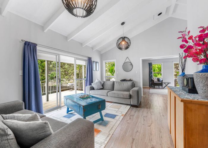  at 2/16 Scarlock Avenue, Browns Bay, North Shore City, Auckland