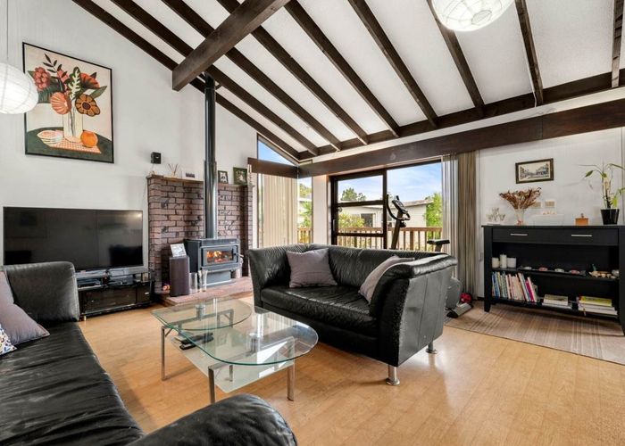  at 1/518 Beach Road, Murrays Bay, Auckland