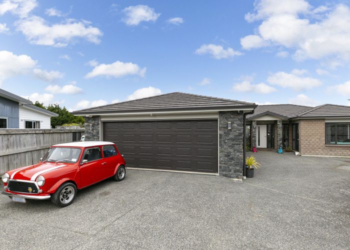  at 32 Mervyn Kemp Drive, Tawa, Wellington