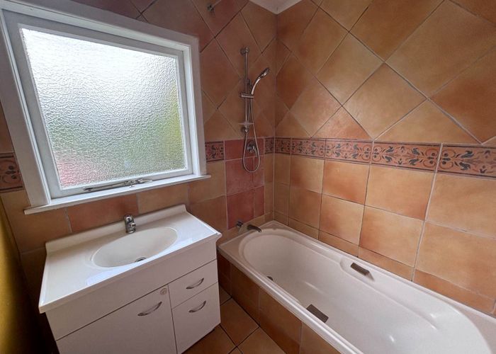  at 1/8 Quiet Street, Te Atatu South, Waitakere City, Auckland