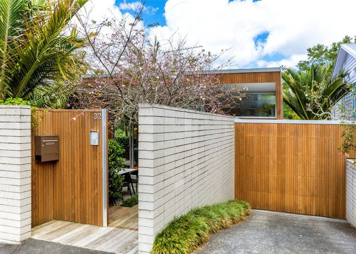  at 32 Larchwood Avenue, Westmere, Auckland