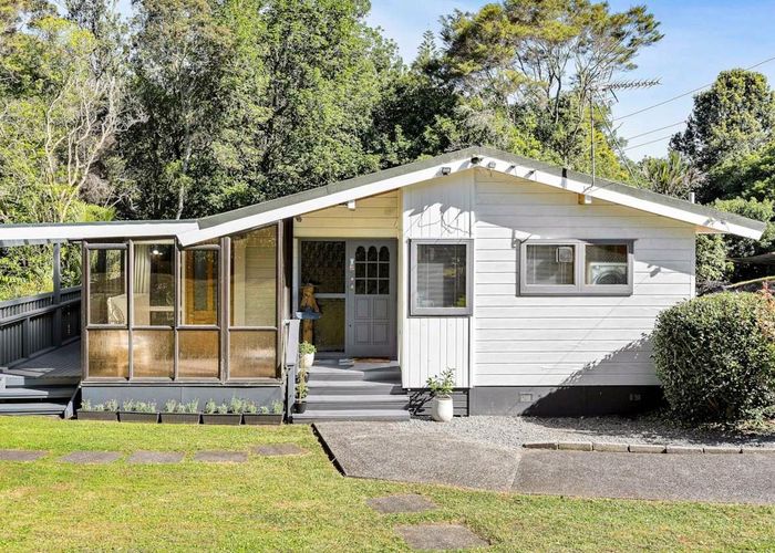  at 8 Park Road, Glenfield, Auckland