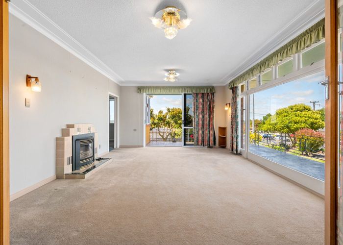  at 42 Forest Lake Road, Forest Lake, Hamilton