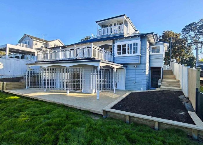  at 17 Waimana Avenue, Northcote Point, North Shore City, Auckland