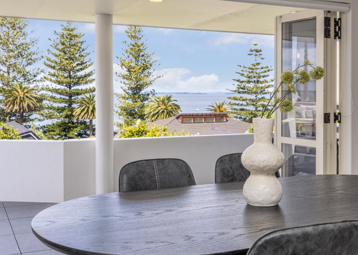  at 4 Ellangowan Road, Waiake, North Shore City, Auckland