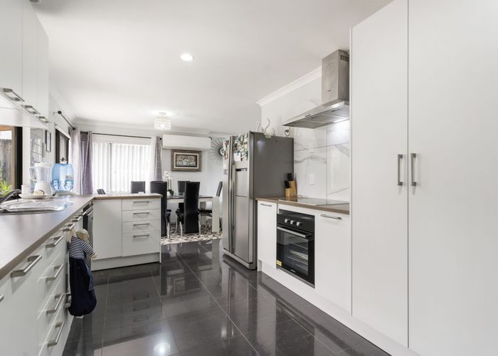 at 8 Mattalie Place, Manurewa, Auckland