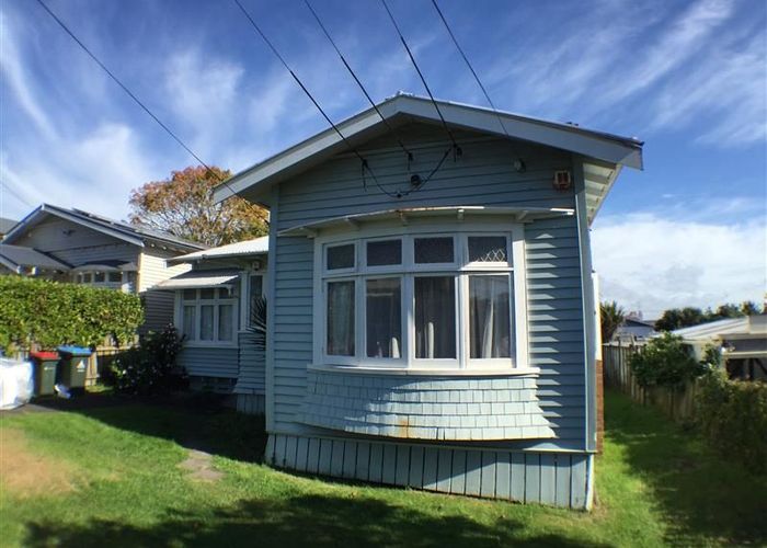  at 2/18 Eldon Road, Mount Eden, Auckland City, Auckland