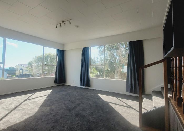  at 114 Gloaming Hill, Titahi Bay, Porirua, Wellington