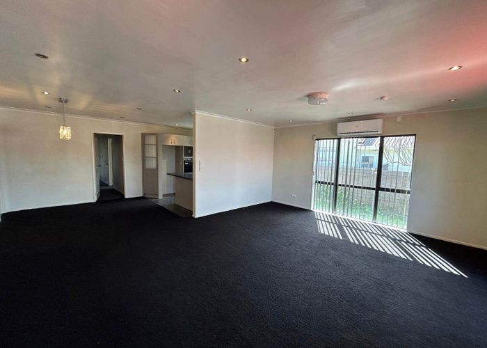  at 4 Robert Skelton Place, Clendon Park, Manukau City, Auckland