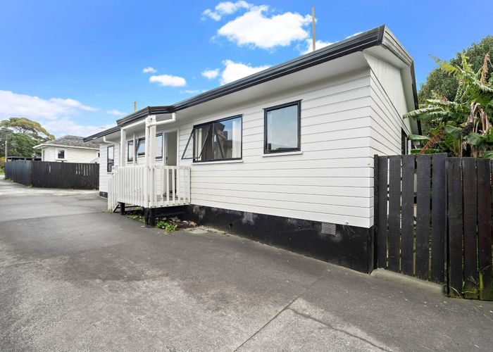  at 2/34 Plunket Avenue, Manukau Central, Auckland