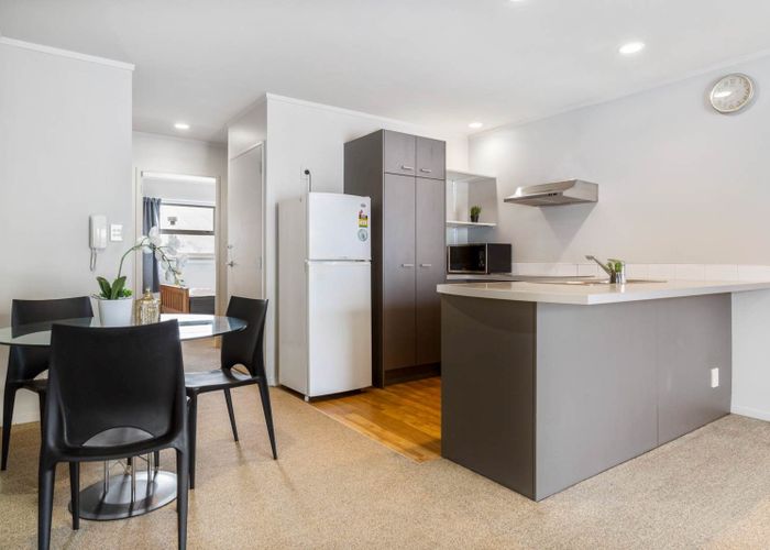  at 2/6 Porters Avenue, Eden Terrace, Auckland City, Auckland