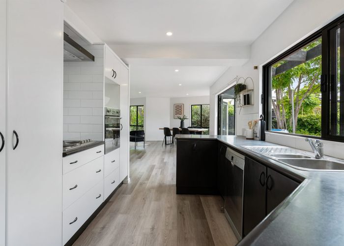  at 659A Beach Road, Rothesay Bay, North Shore City, Auckland