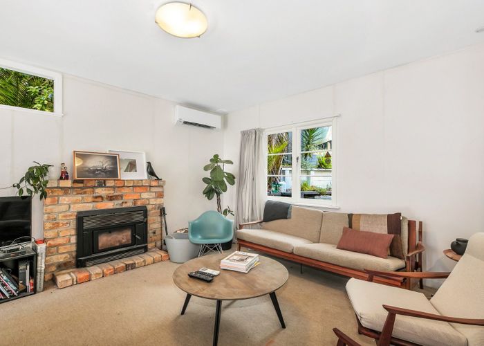  at 16 Mahoe Road, Titirangi, Auckland