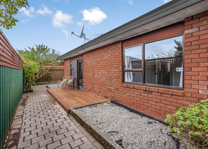  at 2/37 Bauchop Road, Waterloo, Lower Hutt