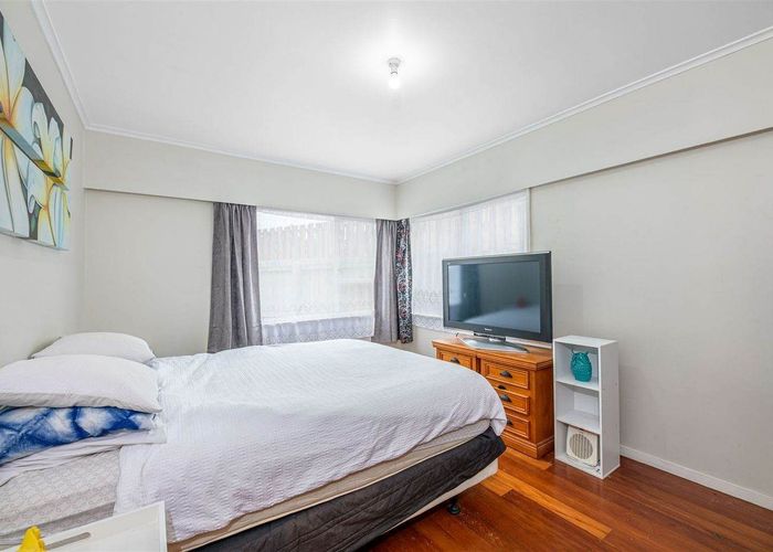  at 3 Chrome Place, Henderson, Waitakere City, Auckland