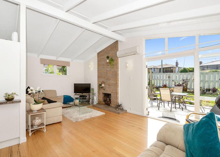  at 11 Tiroroa Avenue, Te Atatu South, Auckland