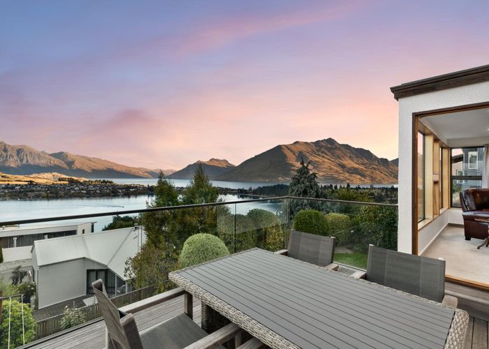  at 4 Peregrine Place, Queenstown Hill, Queenstown-Lakes, Otago
