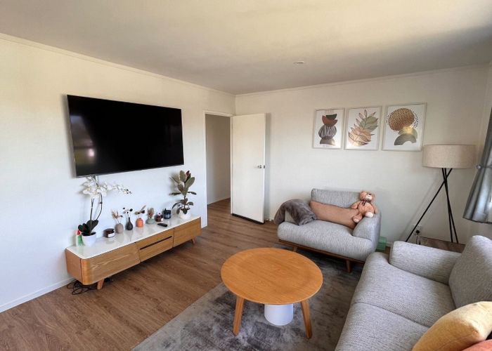  at 9 Pavola Grove, Glenfield, North Shore City, Auckland