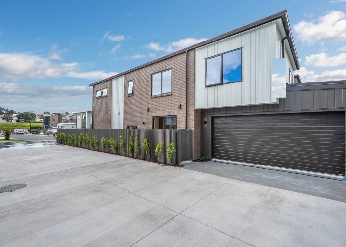  at 24 Wakaturia Way, Glenfield, North Shore City, Auckland